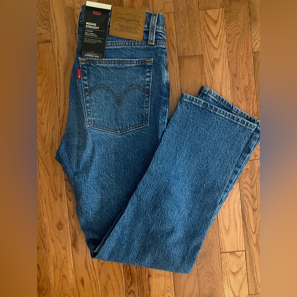 NWT LEVI WEDGIE STRAIGHT HIGH RISE JEANS